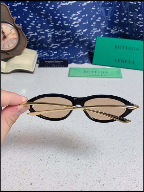 Bottega Veneta Black Cat Eye Gold Knot Light Brown Lens Sunnies main image 7